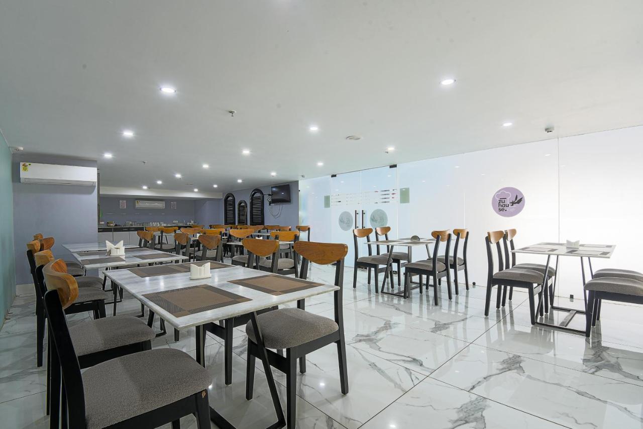 Bedchambers Serviced Apartments - Cyber City คูร์เคาน์ ภายนอก รูปภาพ