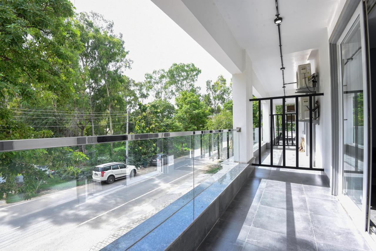 Bedchambers Serviced Apartments - Cyber City คูร์เคาน์ ภายนอก รูปภาพ