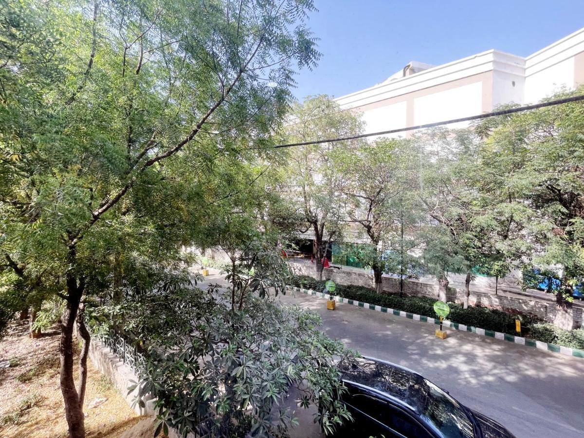 Bedchambers Serviced Apartments - Cyber City คูร์เคาน์ ภายนอก รูปภาพ