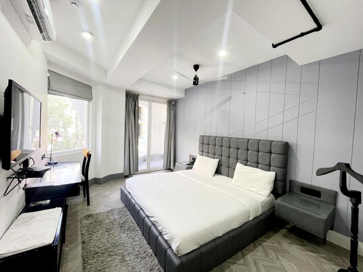 Bedchambers Serviced Apartments - Cyber City คูร์เคาน์ ภายนอก รูปภาพ