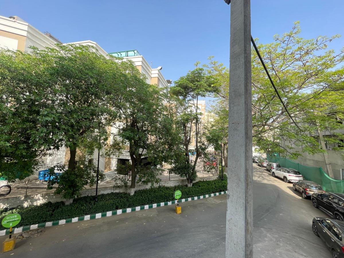 Bedchambers Serviced Apartments - Cyber City คูร์เคาน์ ภายนอก รูปภาพ