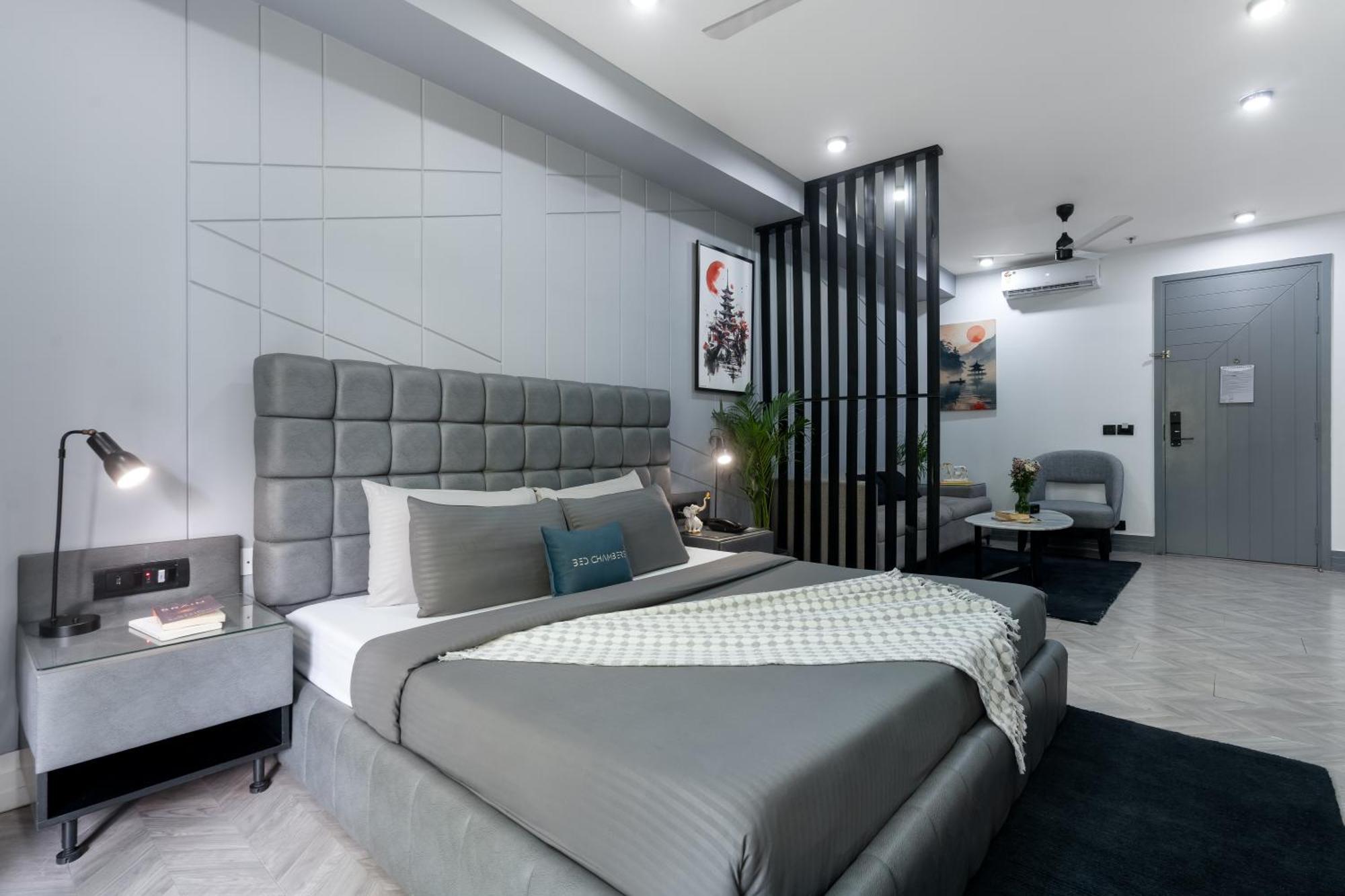 Bedchambers Serviced Apartments - Cyber City คูร์เคาน์ ภายนอก รูปภาพ