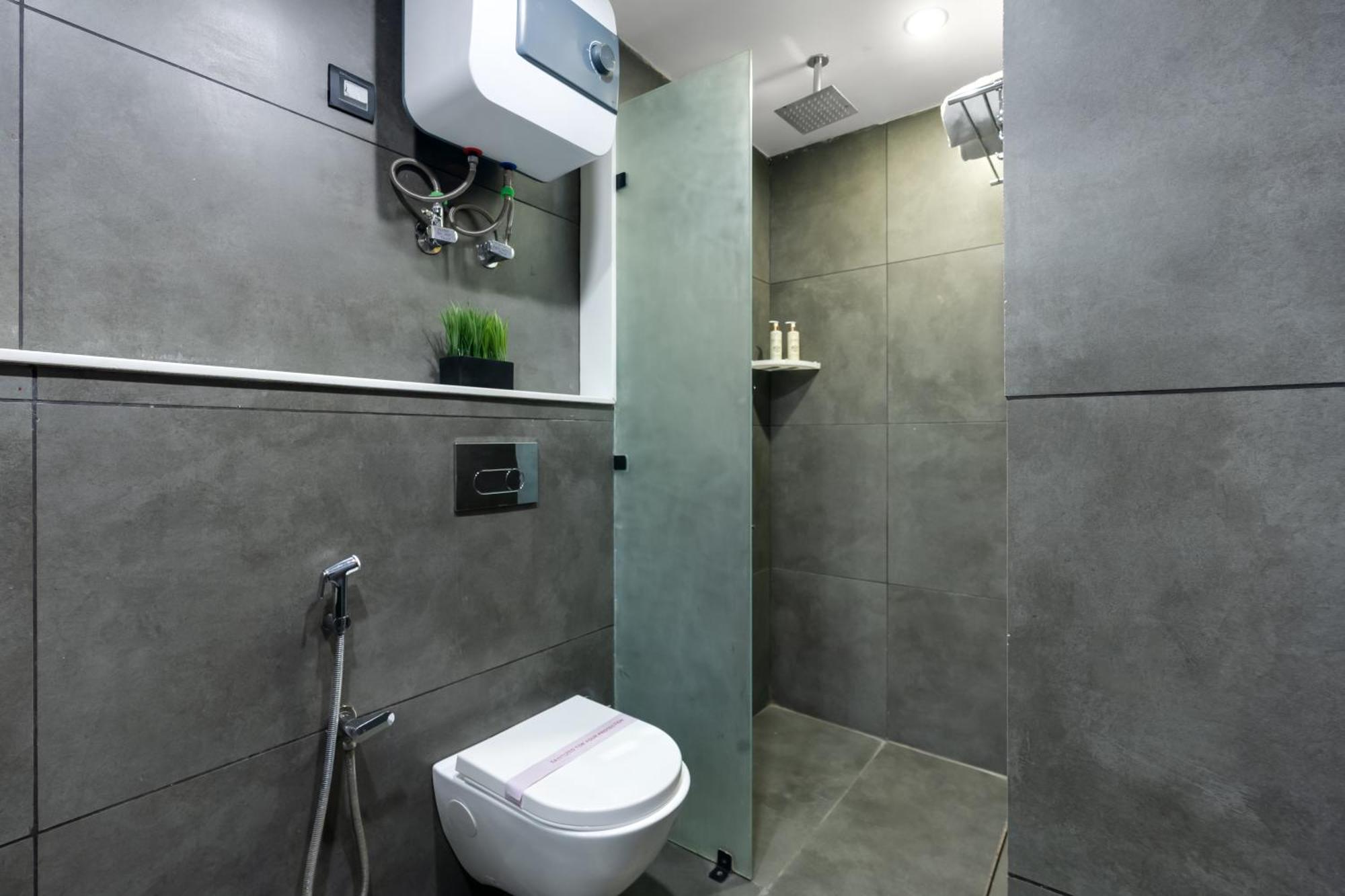 Bedchambers Serviced Apartments - Cyber City คูร์เคาน์ ภายนอก รูปภาพ